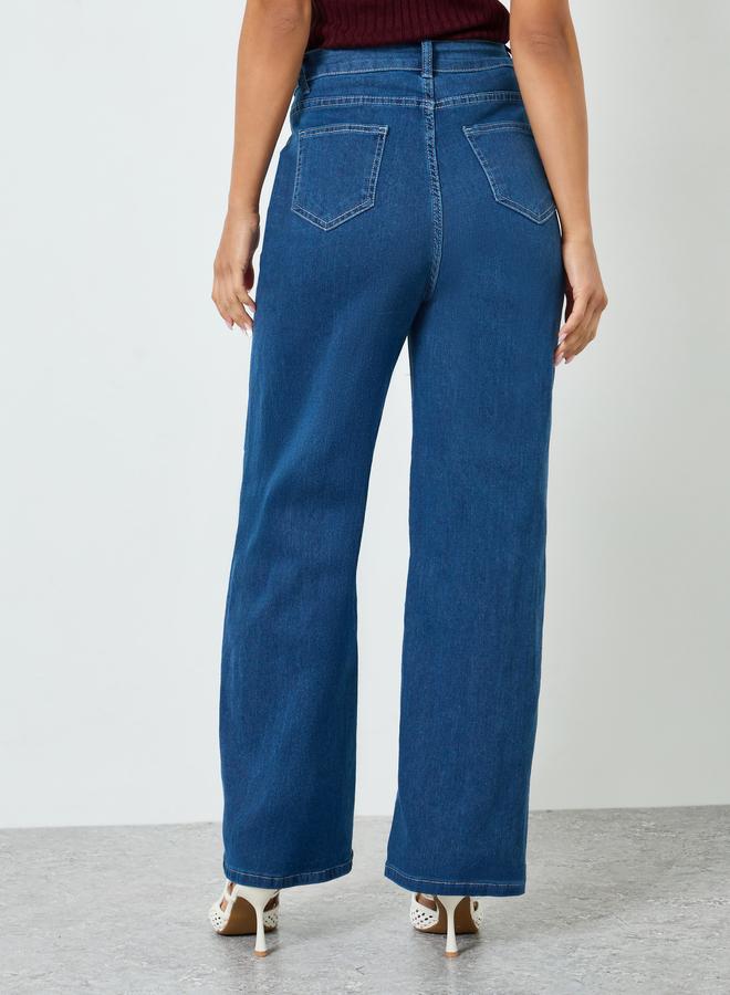 ستايلي جينز بقصة أرجل مستقيمة وتفاصيل مشطوفة - Image 3